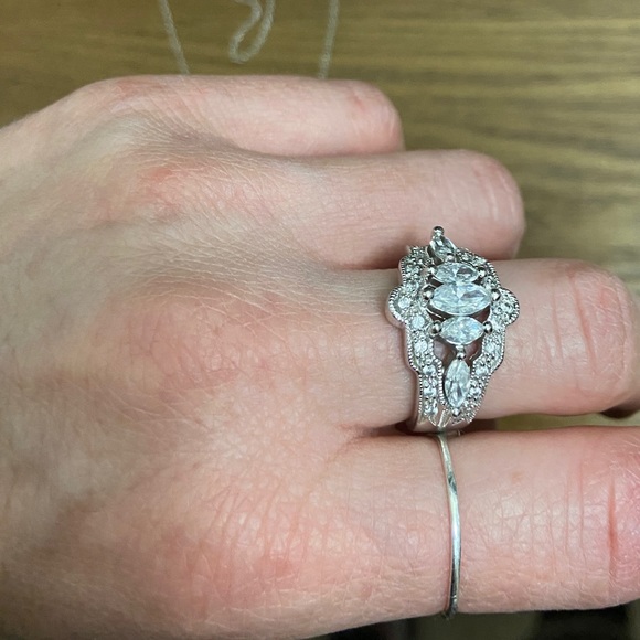 Silver Cubic zirconium ring - Picture 3 of 6